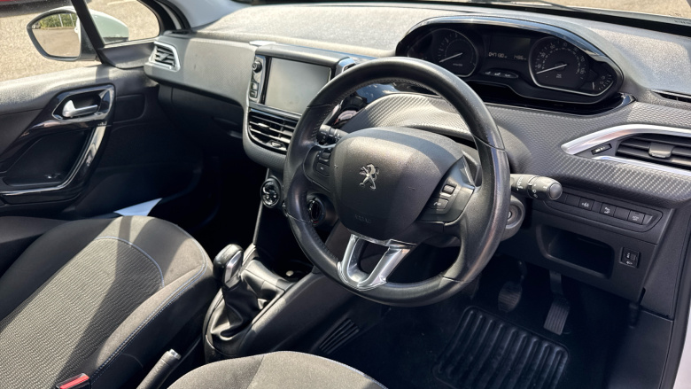 Peugeot 208 1.2 PureTech 82 Signature 5dr [Start Stop] Petrol Hatchback